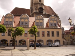 Fina fasader vid torget i Naumburg.